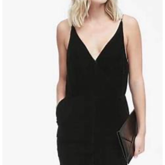 BLACK VELVET NWOT BANANA REPUBLIC VELVET CROPPED LEG JUMPSUIT WITH POCKETS SZ 2 - Picture 3 of 16